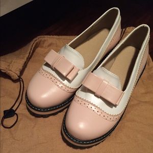 Round toe blush leather shoes (brand new)